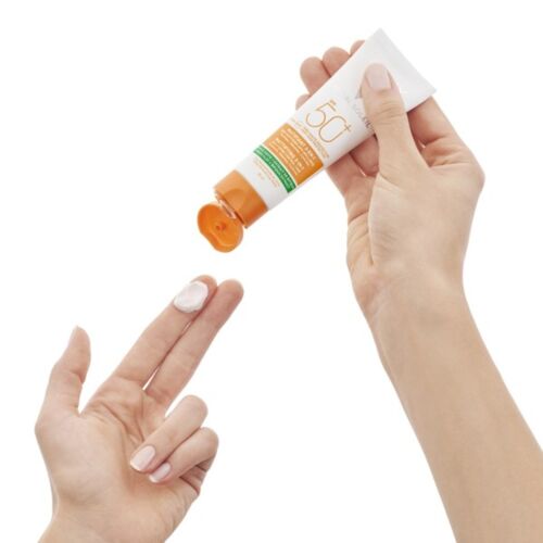 Creme Solaire Vichy Matifiant 3-en-1 Soin Quotidien Anti-brillance Ip50+ 50 ML